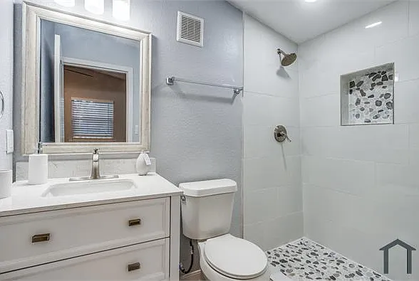 902 Clark St — Photo 10