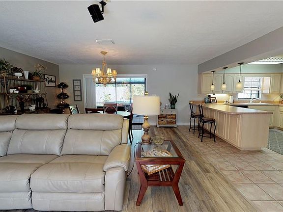 5th image of 2439 Bates Ave SW