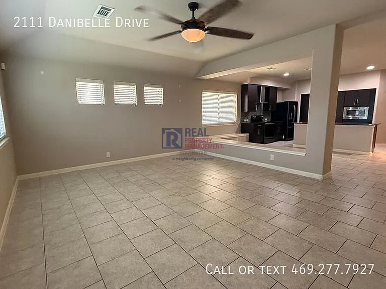 2111 Danibelle Dr — Photo 10