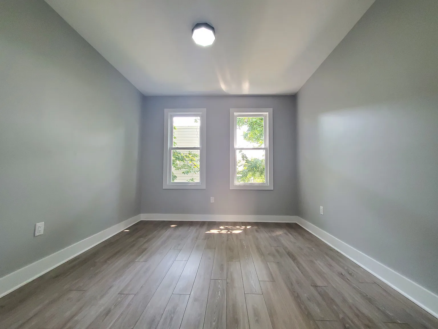 2 bed, 1000 sqft, $2,050 — Photo 3