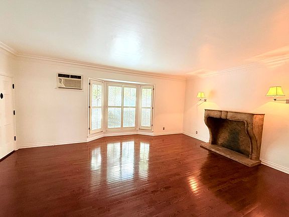 5th image of 1250 1/2 N Flores St