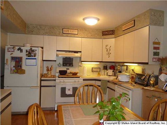 5th image of 997 Rockland Ave #A