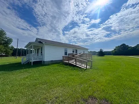 720 Thorne Rd — Photo 3