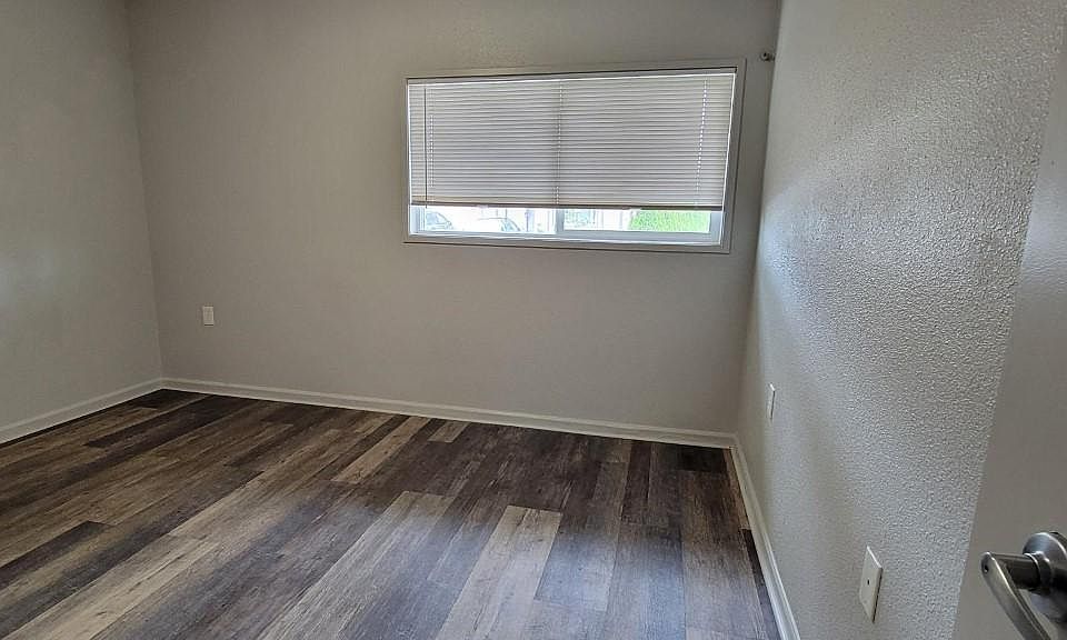 2nd image of 822 Necanicum Dr #103