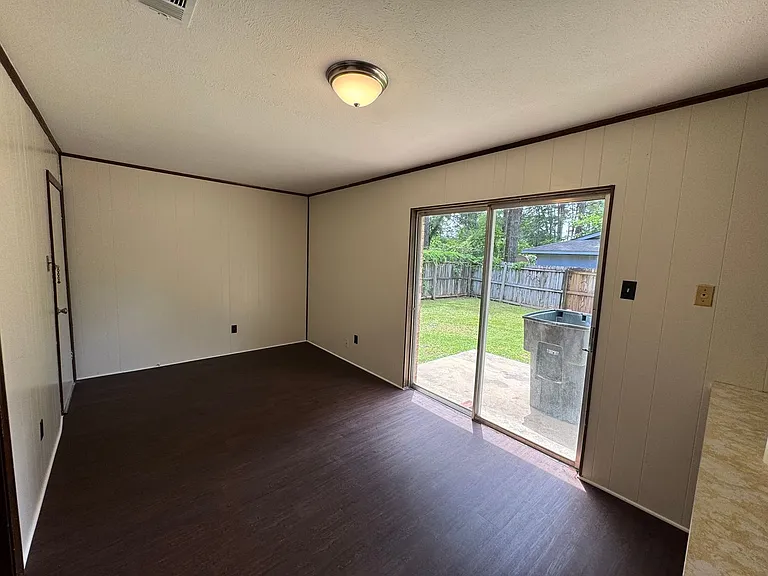 3011 Mackey Ln — Photo 5