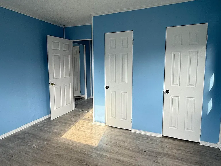 1026 McKinnie Ave — Photo 3