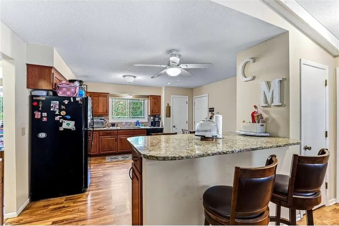 17642 Ionia Ct — Photo 3