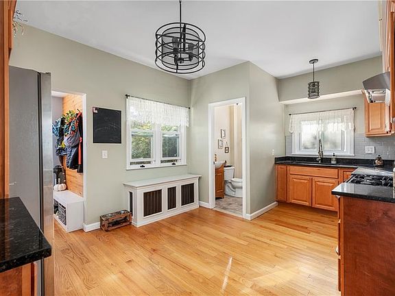 4th image of 12 Aldrich St