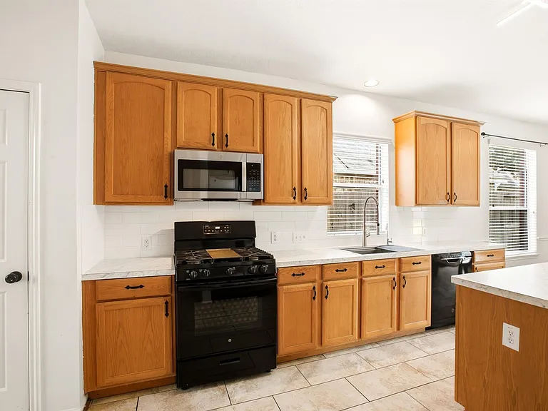 3906 Tigris Ridge Dr — Photo 4