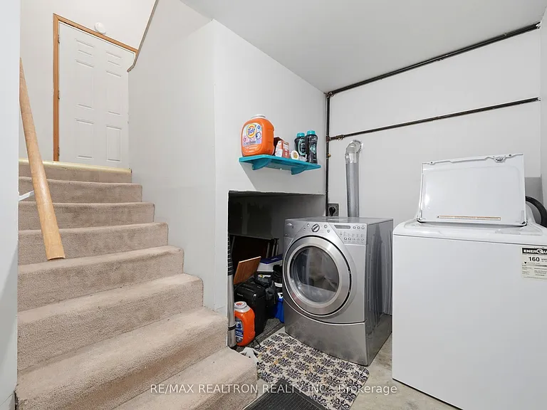 414 The Queensway Rd S — Photo 13