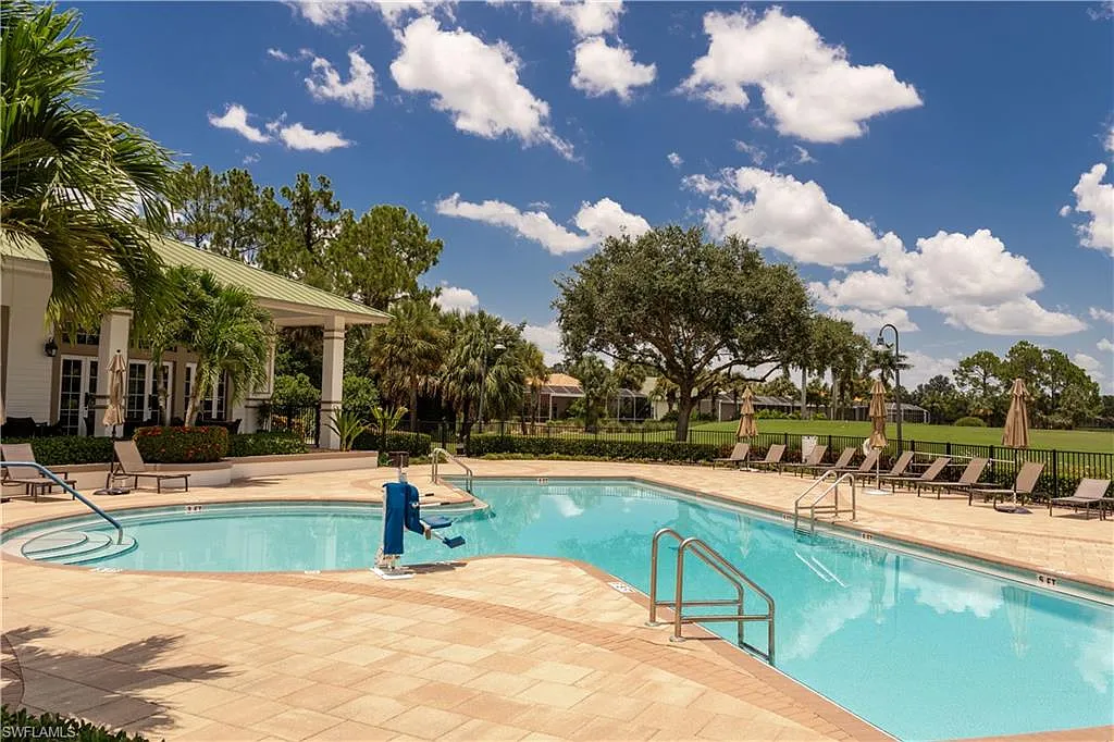 2 bed, 2.0 bath, 1185 sqft, $4,200 — Photo 4