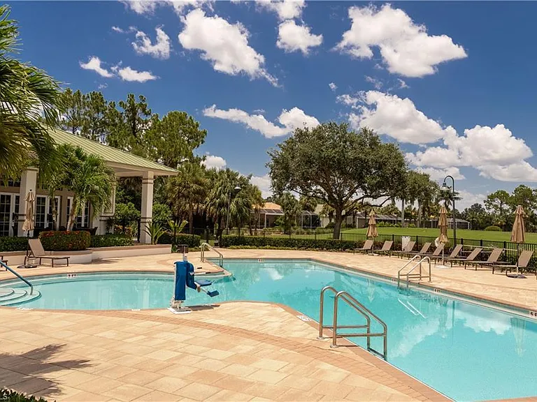 3950 Loblolly Bay Dr #3-402 — Photo 4