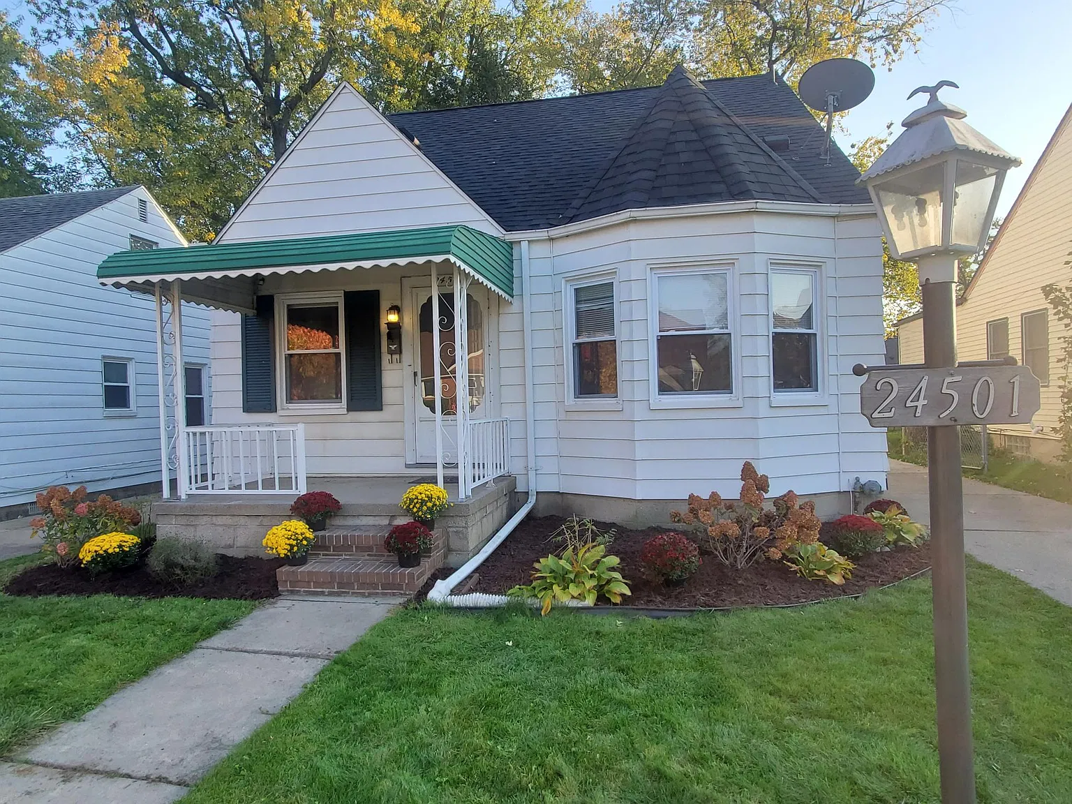 3 bed, 1076 sqft, $1,670 — Photo 1