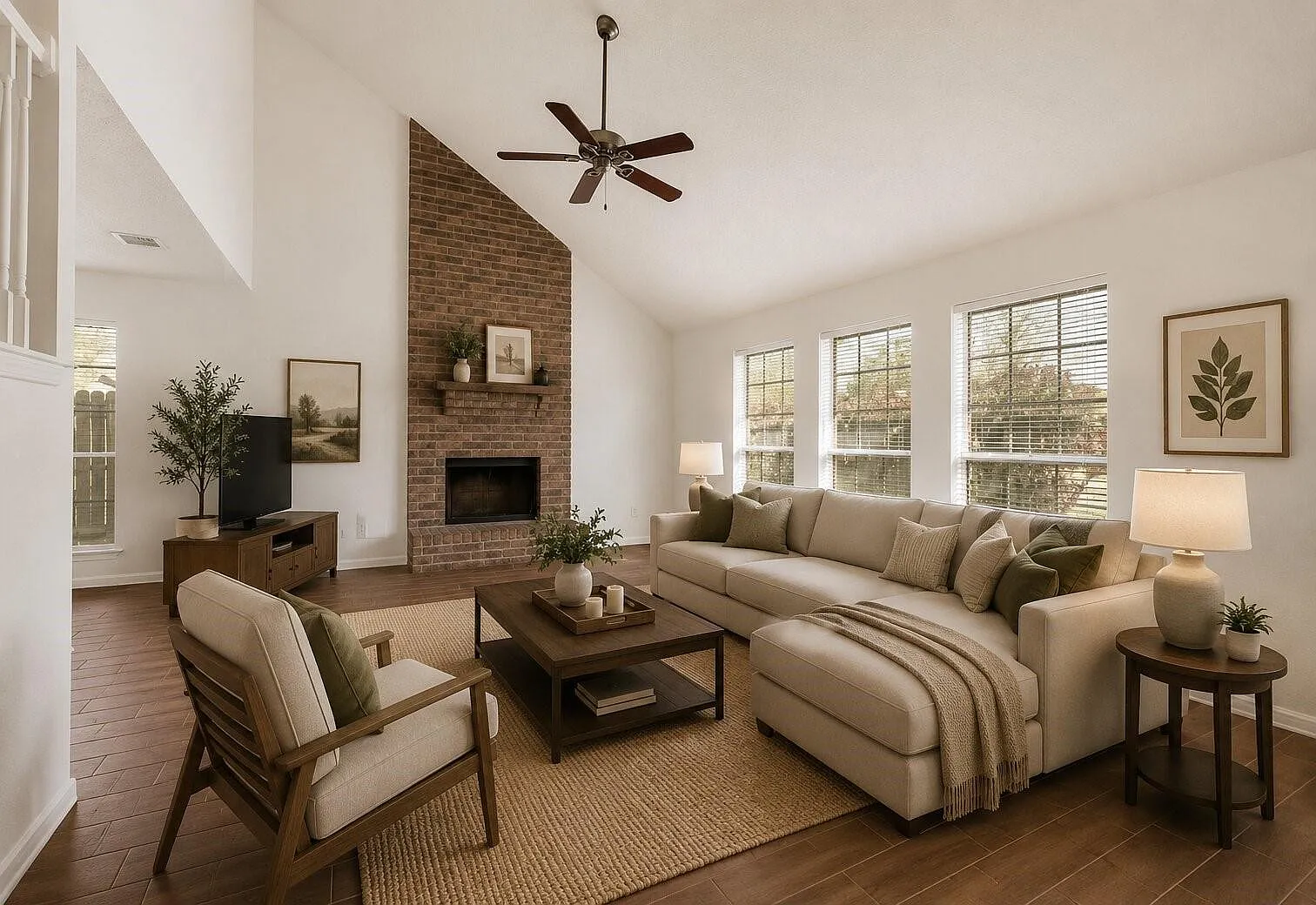 4 bed, 2.5 bath, 1946 sqft, $2,150 — Photo 2