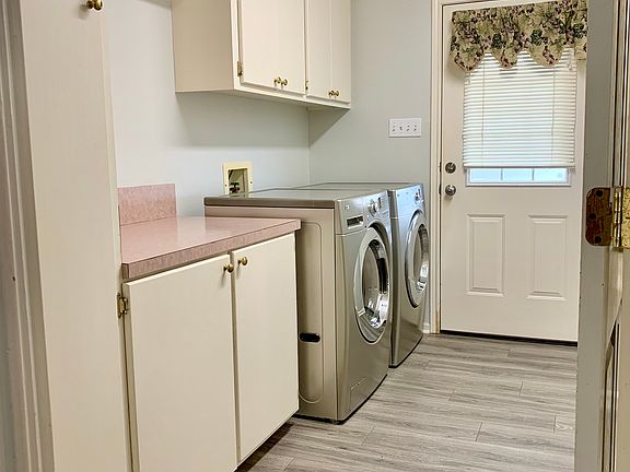 2nd image of 817 Genevieve Dr