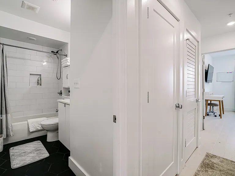 4204 8th St NW #3 — Photo 4