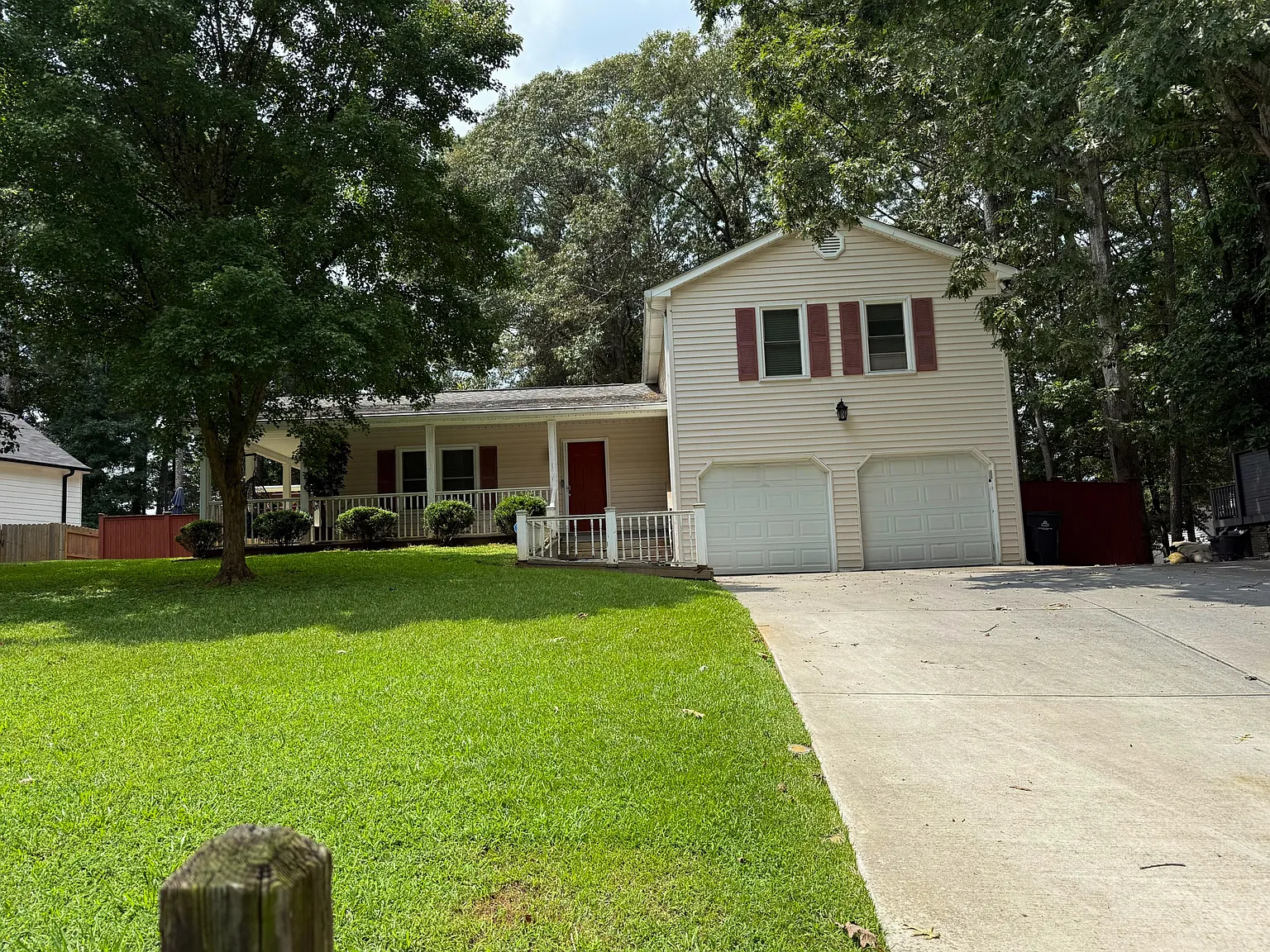 2 bed, 2.0 bath, 3300 sqft, $1,291 — Photo 3