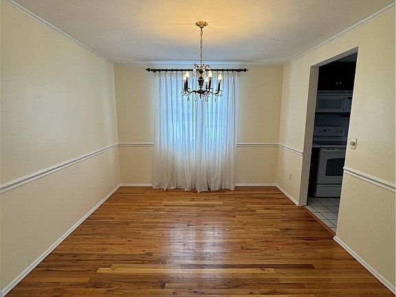 4th image of 110 Woodbury Dr