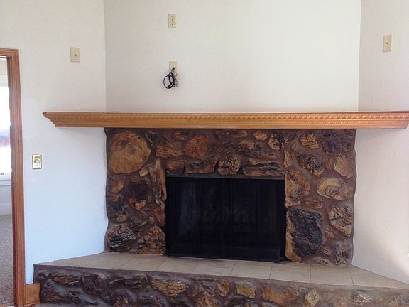 4th image of 833 S 49th Ave