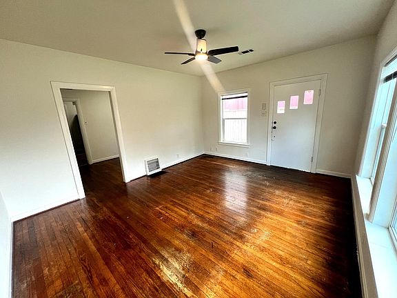 4th image of 2417 South Blvd