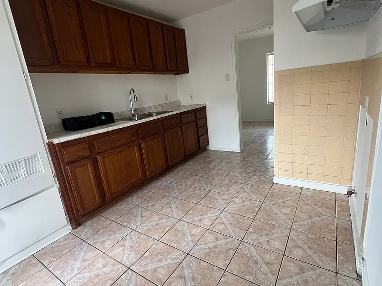 430 W Plum St — Photo 5