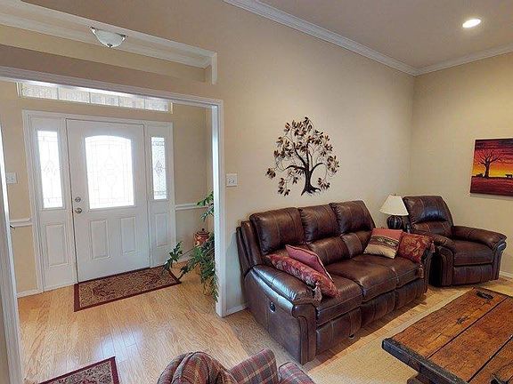 3rd image of 3637 Grandview Dr