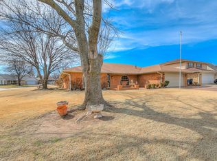 11408 Carriage Dr, Yukon, OK 73099