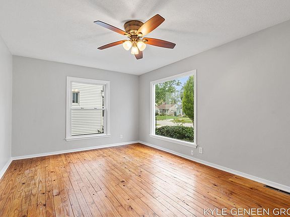 3rd image of 178 W 21st St