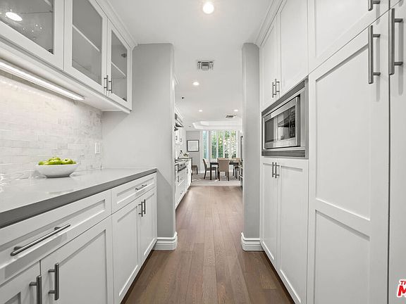 4th image of 575 S Barrington Ave APT 309