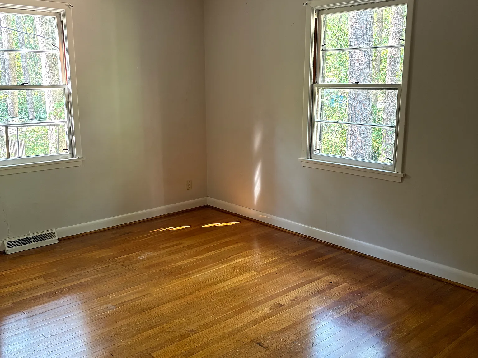 3 bed, 1.5 bath, 1884 sqft, $1,900 — Photo 4