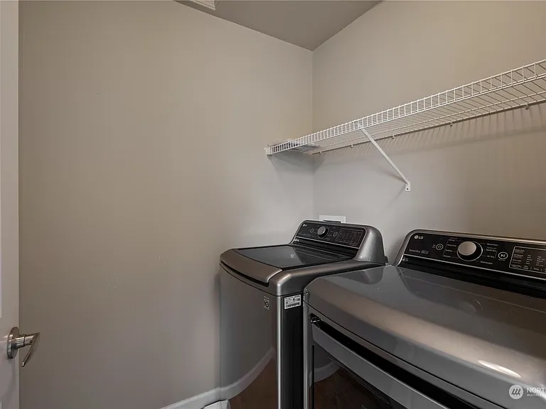 574 Lyons Pl NE — Photo 14