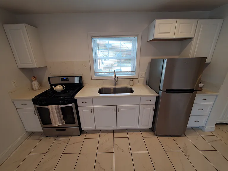 130 Roycroft — Photo 19