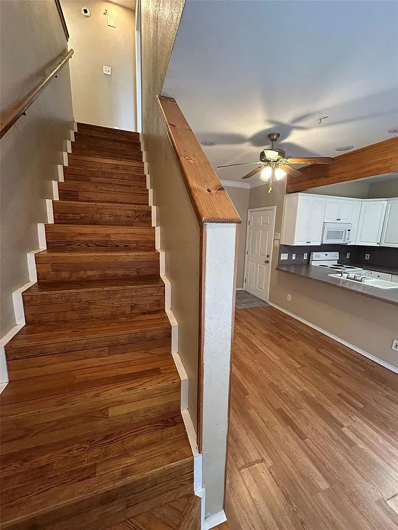 4600 Gaston — Photo 1