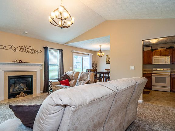 3rd image of 1106 Meadowsweet Dr