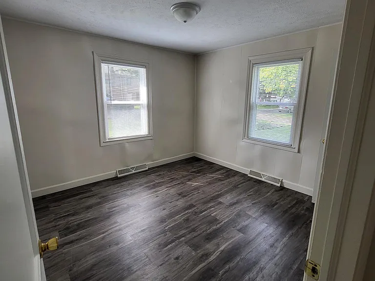 511 S Henry St — Photo 4