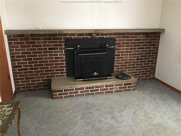 4th image of 812 Elmore Ave
