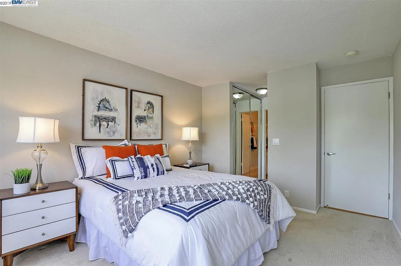 2 bed, 1053 sqft, $3,300 — Photo 4