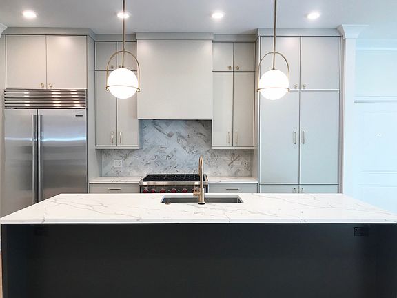 3rd image of 1936 N Kenmore Ave #1S