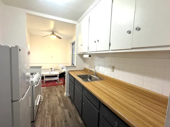 121-16 Ocean Promenade image 3 of 9