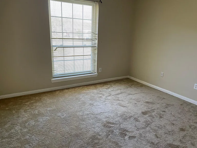 1401 Helmsley Dr — Photo 13
