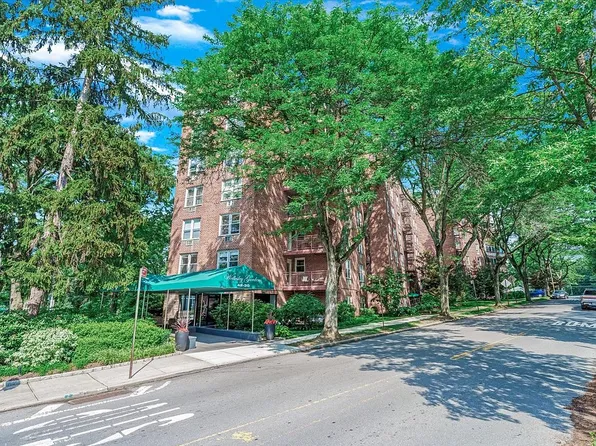 4230 Douglaston Pkwy APT 3L, Flushing, NY 11363