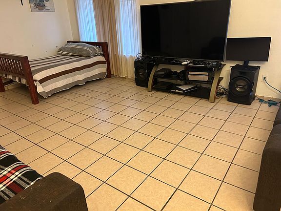 4th image of 624 Park Hurst Way