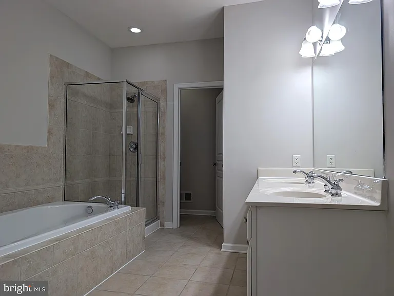 33 Trewbridge Ct — Photo 14