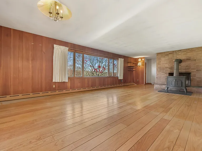 67 Barclay Dr — Photo 7