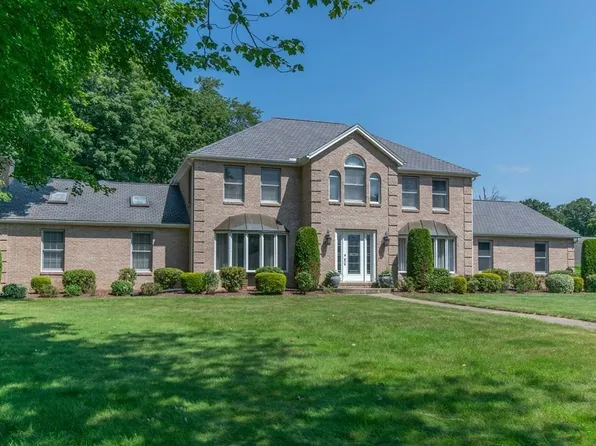 36 Canterbury Ln, Feeding Hills, MA 01030