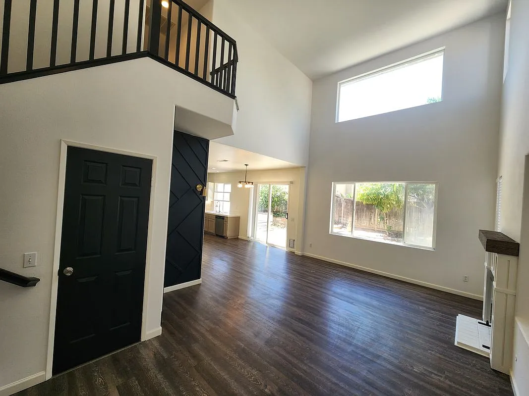 3 bed, 2.5 bath, 1425 sqft, $3,500 — Photo 4