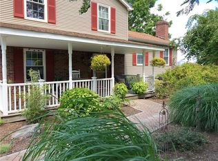 201 Bittersweet Dr, Farmington, NY 14425