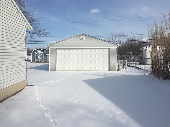 4th image of 2295 Harbor Hill Dr