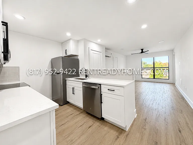 1510 W Jefferson Blvd #203 — Photo 1