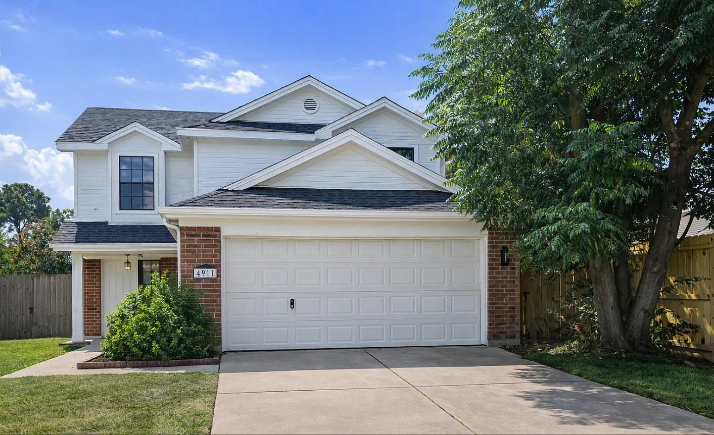 3 bed, 2.5 bath, 1676 sqft, $2,300 — Photo 1